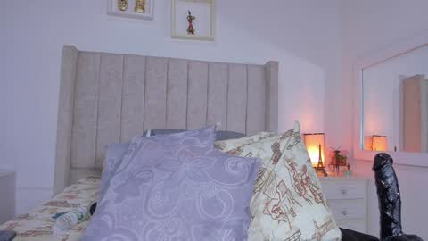 Lau   follow  online show from 12-21-24, 10:19