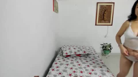 Snapshot of juanasexy_1 chatting on 11-05-25, 05:35 Juana online show from 11-05-25, 05:35