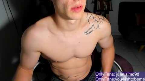 Snapshot of juanisimo_ chatting on 05-04-26, 01:56 JUANISIMO online show from 05-04-26, 01:56