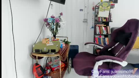 Snapshot of juanisimo_ chatting on 05-05-26, 02:25 JUANISIMO online show from 05-05-26, 02:25