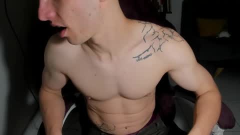 Snapshot of juanisimo_ chatting on 05-15-26, 04:41 JUANISIMO online show from 05-15-26, 04:41