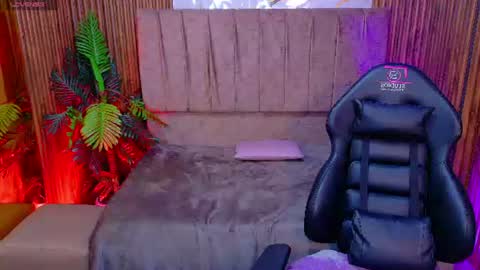 Snapshot of juanita_tay chatting on 06-11-26, 11:41 JUANITA online show from 06-11-26, 11:41