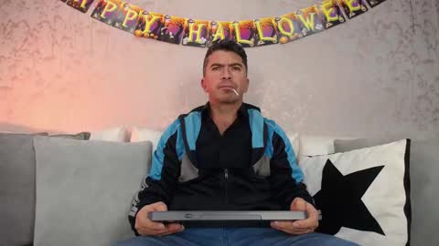 Snapshot of juank_fit45 chatting on 10-24-25, 01:51 Juan k online show from 10-24-25, 01:51