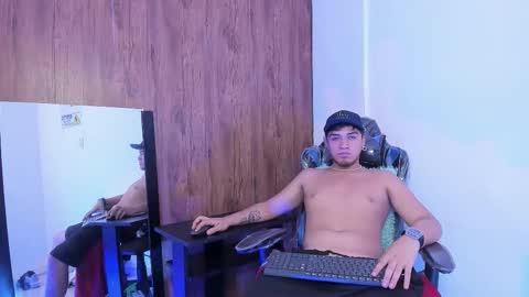 Snapshot of juanmechanic chatting on 10-12-25, 05:17 JUAN  online show from 10-12-25, 05:17