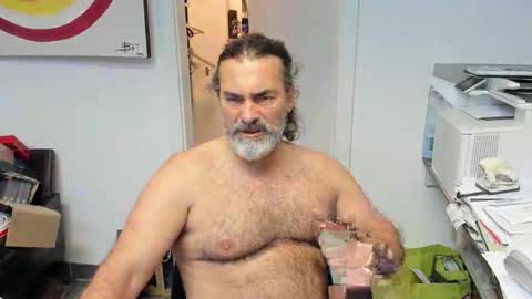 Giovanni50pro online show from 12-18-25, 04:02