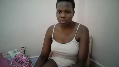 Snapshot of juicy_bella2 chatting on 09-18-25, 12:18 juicy_bella2 online show from 09-18-25, 12:18