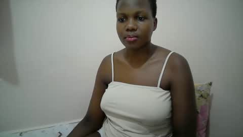 Snapshot of juicy_bella2 chatting on 09-19-25, 04:07 juicy_bella2 online show from 09-19-25, 04:07