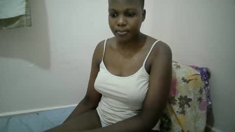 Snapshot of juicy_bella2 chatting on 09-28-25, 12:54 juicy_bella2 online show from 09-28-25, 12:54