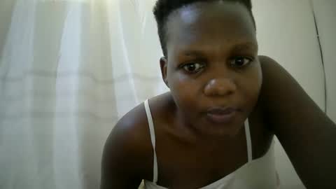 Snapshot of juicy_bella2 chatting on 10-19-25, 12:39 juicy_bella2 online show from 10-19-25, 12:39