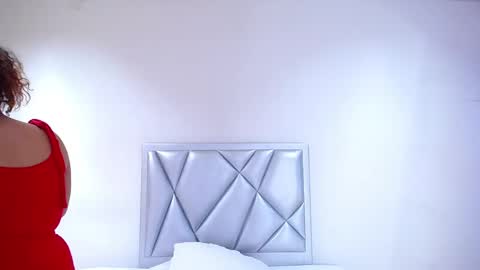 juicy_bignipples18 online show from 12-11-24, 07:14