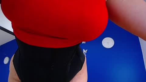 juicy_bignipples18 online show from 01-08-25, 05:59