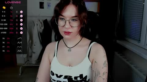 Snapshot of juicy_burrito chatting on 04-01-26, 06:05 Bella online show from 04-01-26, 06:05