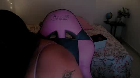 Snapshot of juicy_elenxx chatting on 09-19-25, 03:41 EleN online show from 09-19-25, 03:41