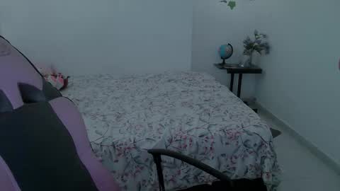 Snapshot of juicy_elenxx chatting on 10-05-25, 06:06 EleN online show from 10-05-25, 06:06