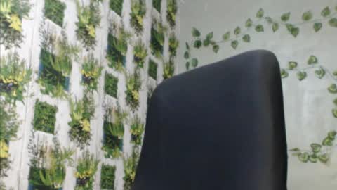 Snapshot of juicy_gold22 chatting on 12-13-24, 07:25 Mariagold online show from 12-13-24, 07:25