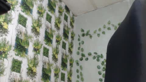 Snapshot of juicy_gold22 chatting on 01-06-25, 10:37 Mariagold online show from 01-06-25, 10:37