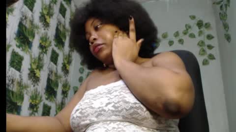 Snapshot of juicy_gold22 chatting on 02-07-25, 05:52 Mariagold online show from 02-07-25, 05:52