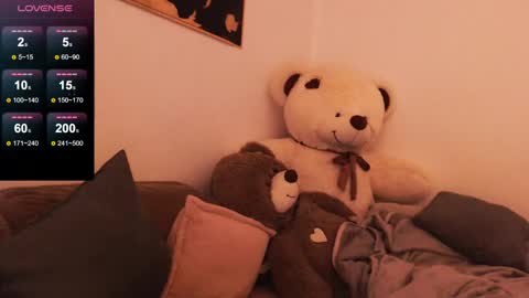 Snapshot of juicy_mystery chatting on 12-26-24, 06:12 laura online show from 12-26-24, 06:12