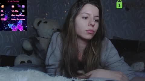 Snapshot of juicy_mystery chatting on 10-26-25, 12:44 laura online show from 10-26-25, 12:44