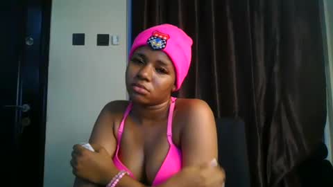 Snapshot of juicy_pussy1122 chatting on 01-22-25, 06:10 Emily online show from 01-22-25, 06:10