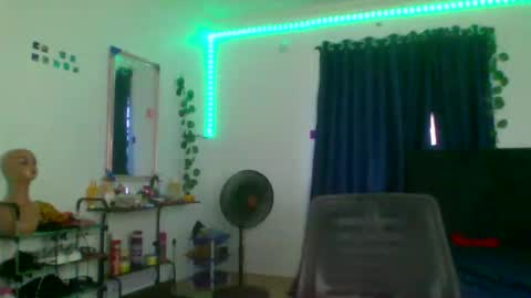 Snapshot of juicy_pussy1122 chatting on 09-28-25, 04:23 Emily online show from 09-28-25, 04:23