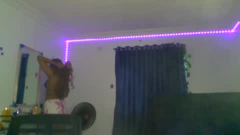 Snapshot of juicy_pussy1122 chatting on 10-14-25, 08:15 Emily online show from 10-14-25, 08:15