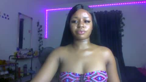 Snapshot of juicy_pussy1122 chatting on 10-23-25, 06:28 Emily online show from 10-23-25, 06:28