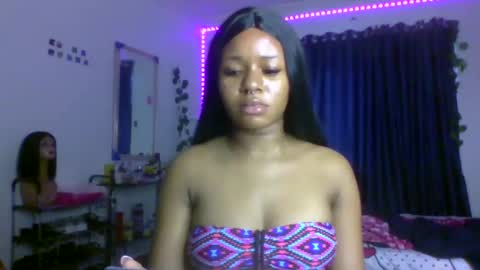 Snapshot of juicy_pussy1122 chatting on 10-25-25, 08:22 Emily online show from 10-25-25, 08:22