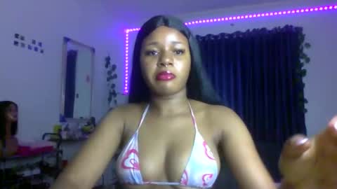 Snapshot of juicy_pussy1122 chatting on 10-27-25, 08:29 Emily online show from 10-27-25, 08:29