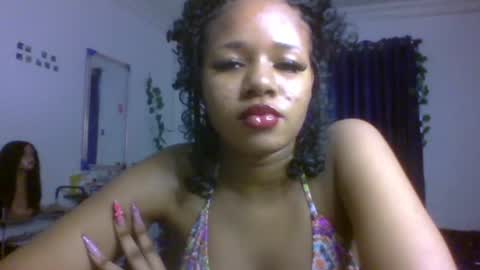 Snapshot of juicy_pussy1122 chatting on 11-30-25, 11:47 Emily online show from 11-30-25, 11:47