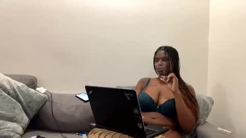 Snapshot of juicyexotic chatting on 02-26-25, 02:36 JuicyExotic online show from 02-26-25, 02:36