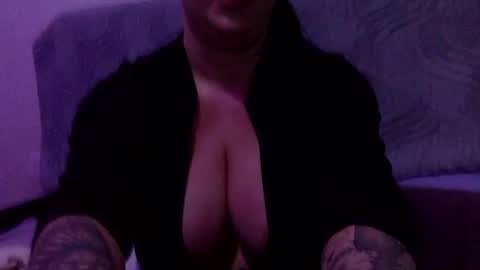 Snapshot of juicyfruitsxx chatting on 12-02-25, 11:37 Tacye Ann online show from 12-02-25, 11:37