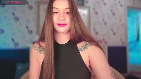 Snapshot of juicyhelenx chatting on 09-26-25, 01:15 Elena online show from 09-26-25, 01:15