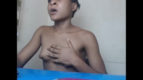 Snapshot of juicynwetx chatting on 03-10-25, 04:17 juicynwetx online show from 03-10-25, 04:17