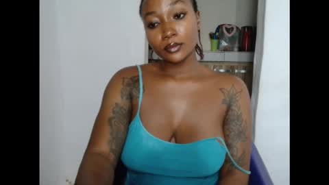 Snapshot of juicyxpink chatting on 11-20-25, 11:48 juicyxpink online show from 11-20-25, 11:48