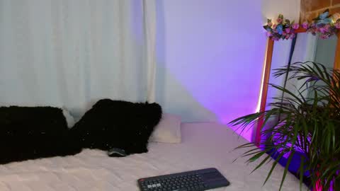 Jules and Gia online show from 01-05-25, 11:01