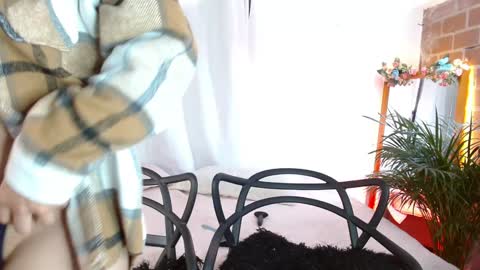 Jules and Gia online show from 01-09-25, 02:40