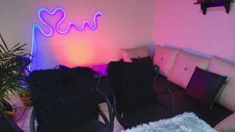 Jules and Gia online show from 01-28-25, 02:31