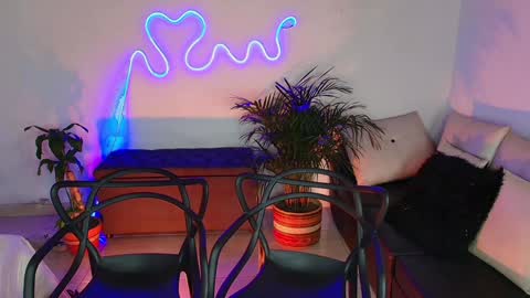 Jules and Gia online show from 02-02-25, 04:43