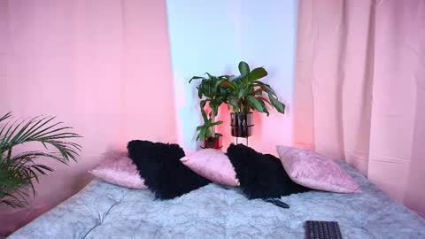 Jules and Gia online show from 10-04-25, 10:02