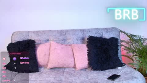 Jules and Gia online show from 04-08-26, 09:20