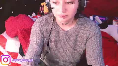 Snapshot of juli_69 chatting on 12-16-24, 01:53  Juliana Torres  online show from 12-16-24, 01:53