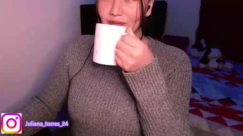 Snapshot of juli_69 chatting on 12-18-24, 01:15  Juliana Torres  online show from 12-18-24, 01:15