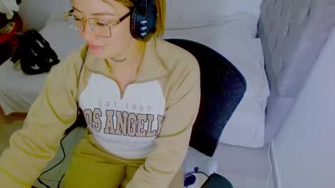 Snapshot of juli_69 chatting on 09-16-25, 06:42  Juliana Torres  online show from 09-16-25, 06:42