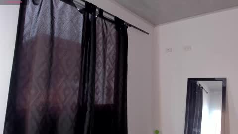 Snapshot of juli_hairy chatting on 03-06-25, 04:17 Juli Modelo Independiente online show from 03-06-25, 04:17