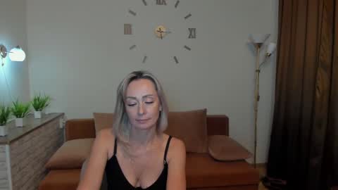 julia__cherry_ online show from 01-31-25, 05:42
