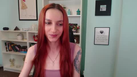 JuliaJae online show from 10-28-25, 06:50