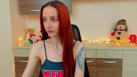 JuliaJae online show from 12-17-25, 07:36