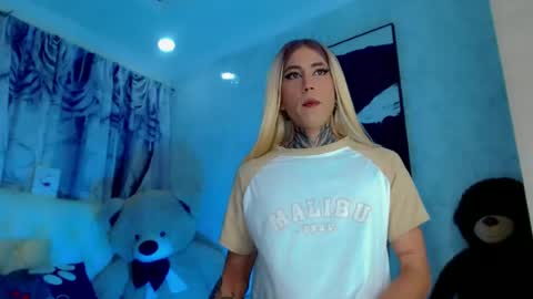 julia_bulette1 online show from 06-14-26, 01:47
