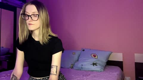 julia_charm online show from 04-06-26, 04:08